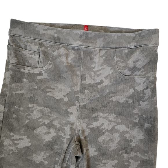 SPANX Jeanish Camo Compression Leggings Medium | Shaping & Ankle-Length - Picture 7 of 12